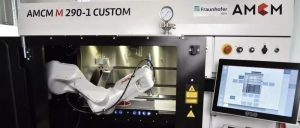 SLM 3D打印机内部集成机械臂，实现多材料及功能部件制造